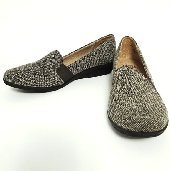 LIFE STRIDE Isabelle Velocity Memory Foam Taupe/Brown Slip On Flats. - Picture 2 of 5